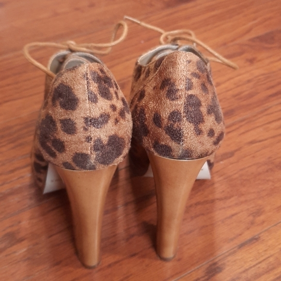 Leopard Print Oxfords - Picture 3 of 8